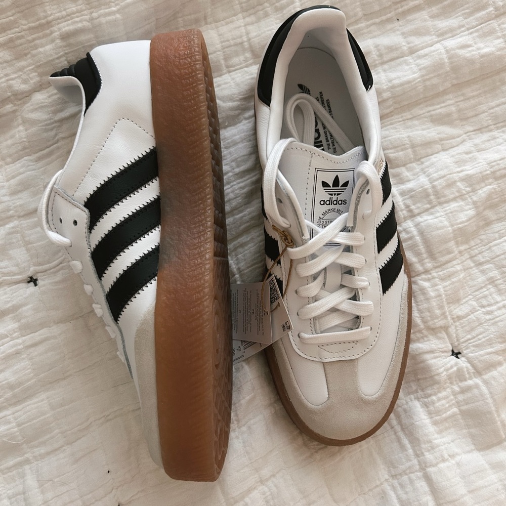 NWT Women’s Adidas Sambae Shoes